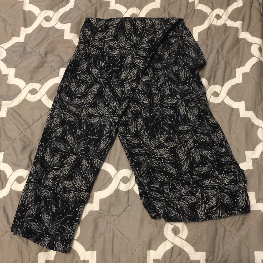 LuLaRoe Black Leggings with Leaf Pattern